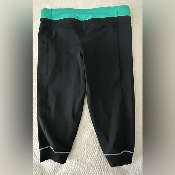 Lululemon Women’s Crop Pants- Size 8 - Picture 4 of 9